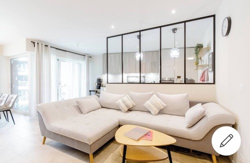 Vernier Bed & Breakfast | Cosy private room in a spacious apartment - Geneva
