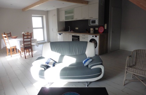 Saint-Martin-Belle-Roche Apartment | Cosy, quiet apartment