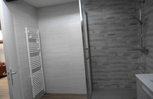 Saint-Martin-Belle-Roche Apartment | Cosy, quiet apartment