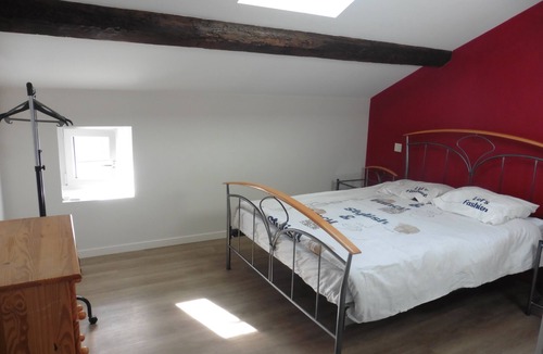 Saint-Martin-Belle-Roche Apartment | Cosy, quiet apartment