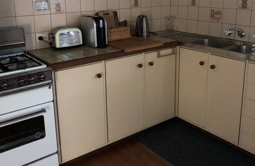 Walkerville House | Cosy, quiet, simple.