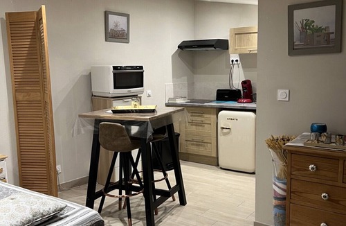 Le Beausset Apartment | Cosy, quiet studio with outdoor jacuzzi