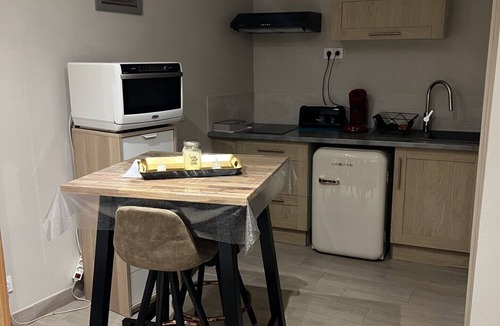 Le Beausset Apartment | Cosy, quiet studio with outdoor jacuzzi