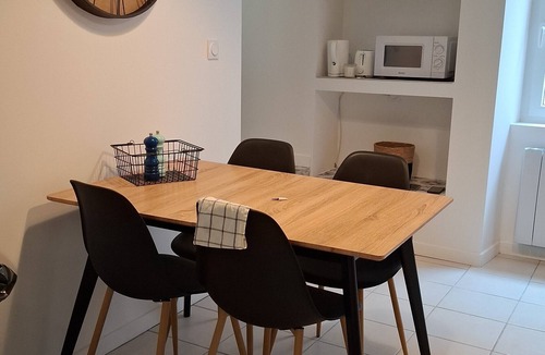 Viviers House | Cosy, quiet town house