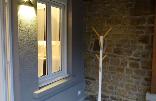 Les Montazieres Cottage | Cosy renovated house near the lake