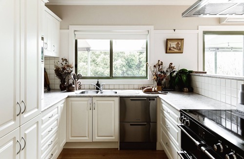 Warburton House | Cosy Retreat with Mountain Views