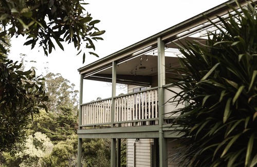 Warburton House | Cosy Retreat with Mountain Views