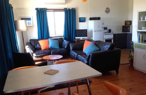 Goolwa Beach House | Cosy retro weekender with far-reaching views