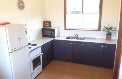 Goolwa Beach House | Cosy retro weekender with far-reaching views