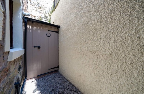 Jedburgh Apartment | Cosy River‑side Flat in Jedburgh, Steps from Canongate Bridge