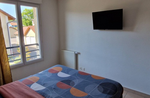 Prevessin-Moens Bed & Breakfast | Cosy room