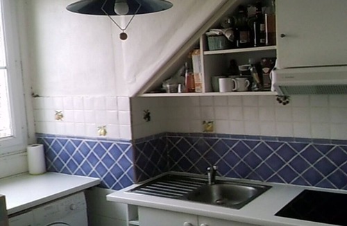 La Varenne Saint-Hilaire Bed & Breakfast | Cosy room ideally located