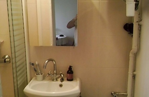 La Varenne Saint-Hilaire Bed & Breakfast | Cosy room ideally located