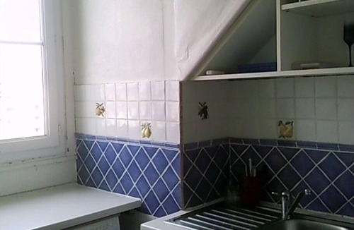 La Varenne Saint-Hilaire Bed & Breakfast | Cosy room ideally located