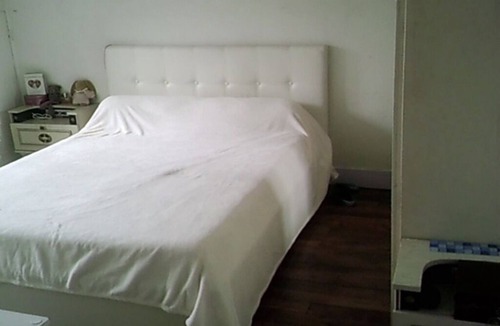 La Varenne Saint-Hilaire Bed & Breakfast | Cosy room ideally located