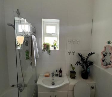 Selhurst House | Cosy room with private bathroom