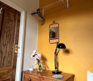 Selhurst House | Cosy room with private bathroom