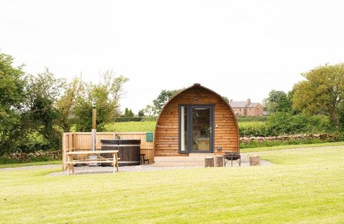 Wing Cabin | Cosy Rural Cabin with Wood Fired Hot Tub
