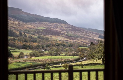 Moffat Cabin | Cosy Rural Cabin With Hillside Viewpoint