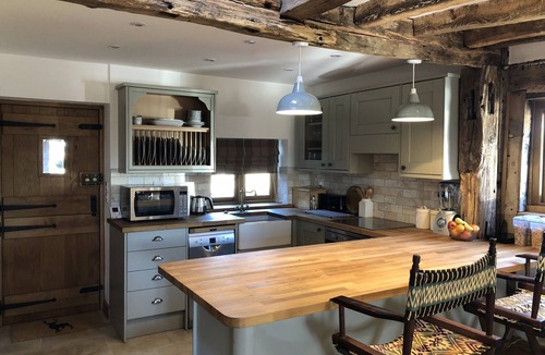 Crawley Down House | Cosy, Rustic 17th Century Countryside Barn.