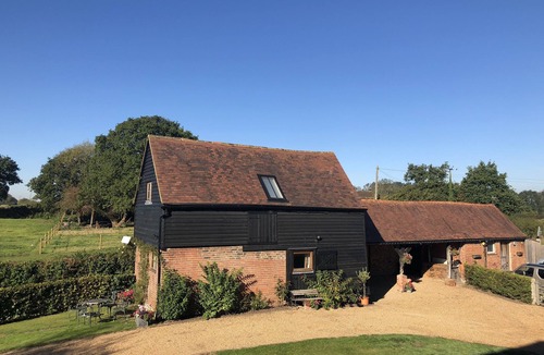 Crawley Down House | Cosy, Rustic 17th Century Countryside Barn.