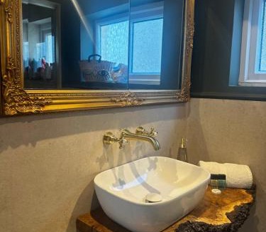 Brighton City Centre House | Cosy Seaside Cottage