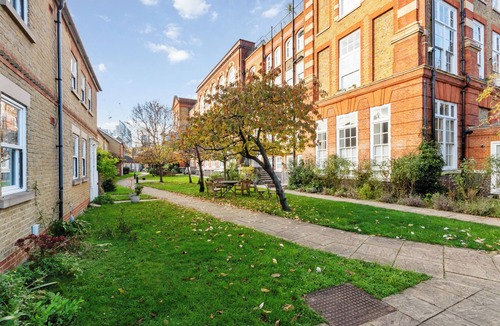 East Walworth House | Cosy Secure 2-BR near Borough Mkt! Private Parking