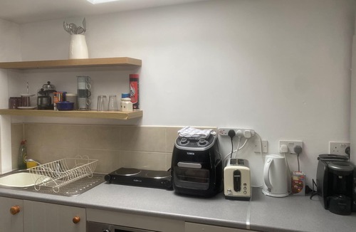 Fishponds Apartment | Cosy self-contained studio flat in Bristol