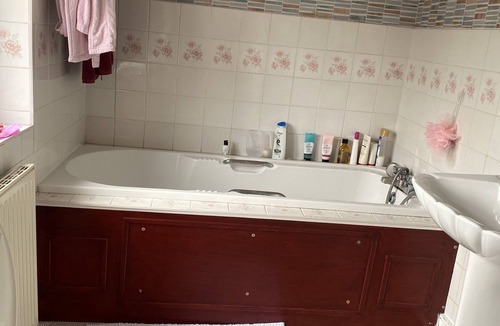 Hillingdon House | Cosy Short Stay near Heathrow