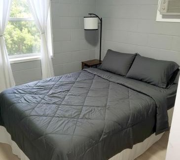 Huntington Apartment | Cosy single-level home with laundry and parking