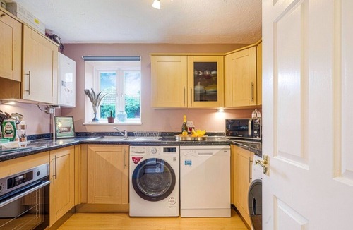 Knowle Sands House | Cosy single room shared bathroom