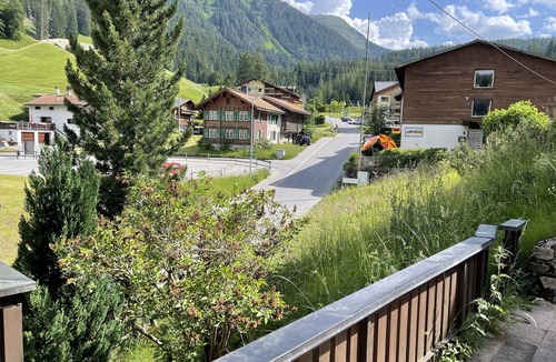 Klosters-Serneus Ski Chalet | Cosy Ski-in Mountain chic 4,5 rooms apartment