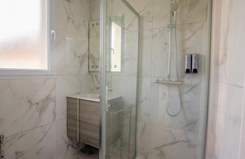 Antony Apartment | Cosy Smart and Modern Antony Centre