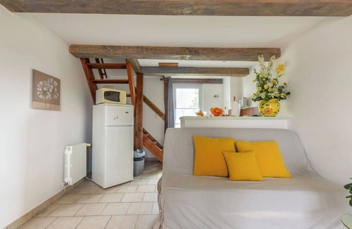 Lassay-sur-Croisne Apartment | Cosy solognot cottage