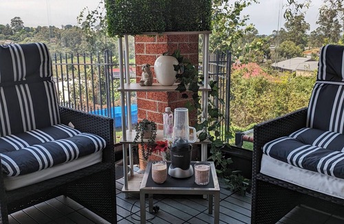 Drouin House | Cosy spacious hill holiday home