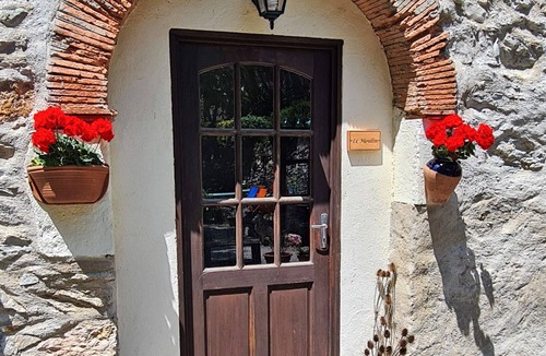 Caunes-Minervois Apartment | Cosy, split level apartment with River views, perfect for 2