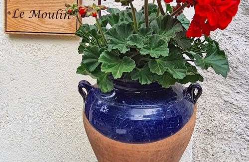 Caunes-Minervois Apartment | Cosy, split level apartment with River views, perfect for 2