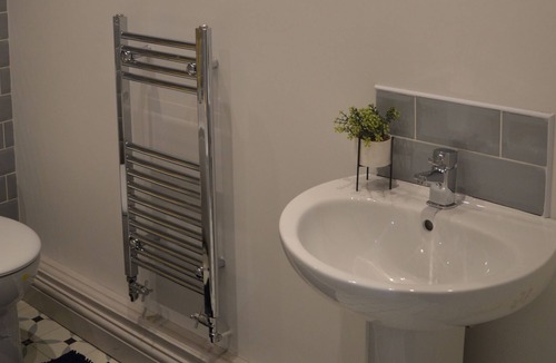 Accrington House | Cosy storey foxhill cottage