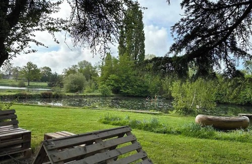 Saint-Aubin-du-Cormier Apartment | Cosy studio near pond and shops
