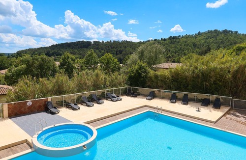 Callian Apartment | Cosy studio | 2 piscines + vues imprenables