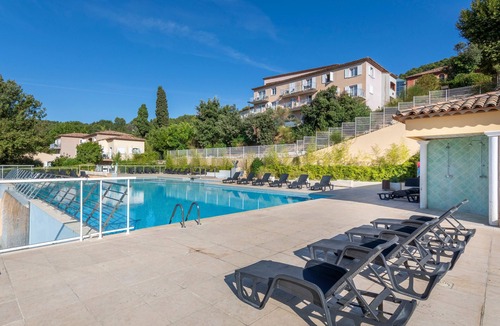 Callian Apartment | Cosy studio | 2 piscines + vues imprenables