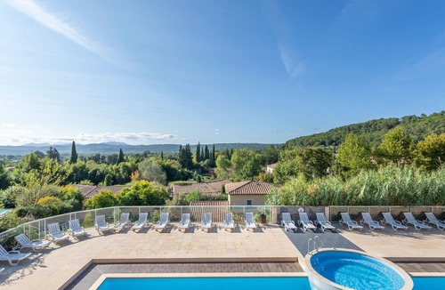 Callian Apartment | Cosy studio | 2 piscines + vues imprenables
