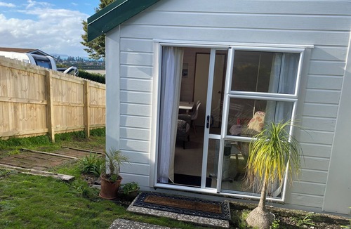 Red Beach Apartment | Cosy Studio 3 Mins Drive To Beach