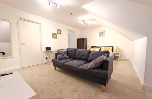 Ashford Apartment | Cosy Studio Apartment in Town Centre