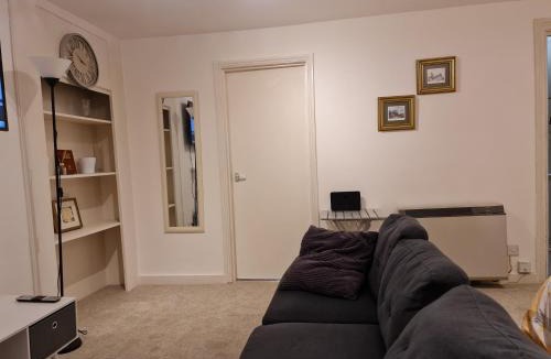 Ashford Apartment | Cosy Studio Apartment in Town Centre