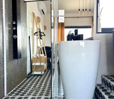 Albi Apartment | Cosy studio - Baignoire balnéo et Clim