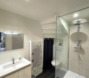 Moret-sur-Loing Apartment | Cosy Studio - Cœur de Moret - Bord du Loing à pied