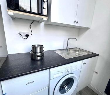 Canons Apartment | Cosy studio flat in Edgware HA8