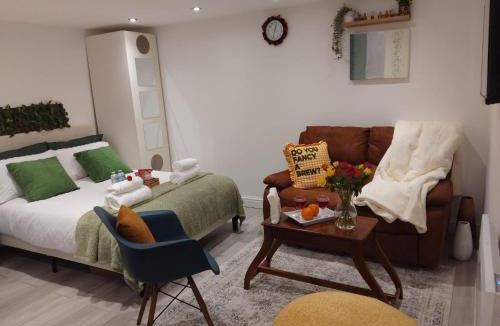 Harehills Apartment | Cosy studio flat with free wifi and free parking