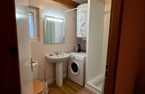 Colombier-Saugnieu Apartment | Cosy studio